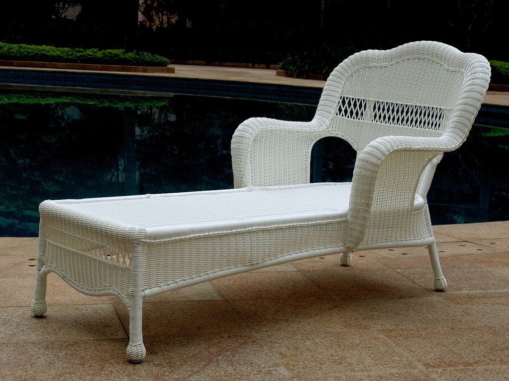 Hampton Bay Wicker Lounge Chair